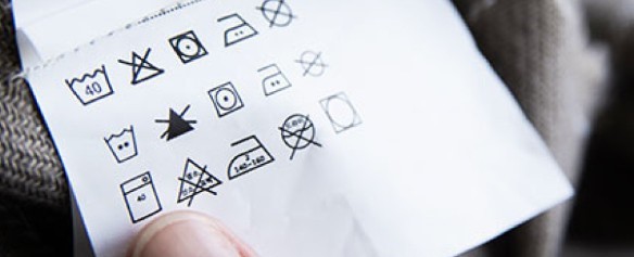 Étiquette avec symboles d’entretien des vêtements