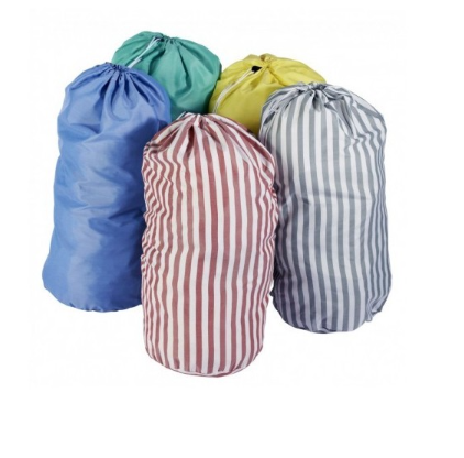Sacs à linge colorés à rayures variées